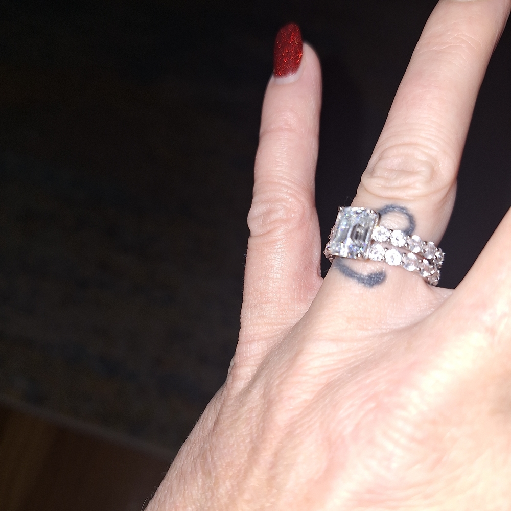 Elegant Silver Moissanite Ring Size 6 - Picture 7 of 7